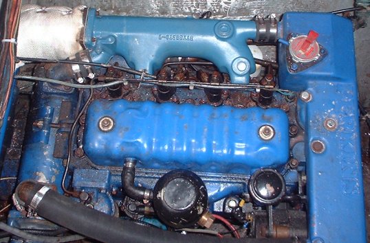 Engine with new manifold